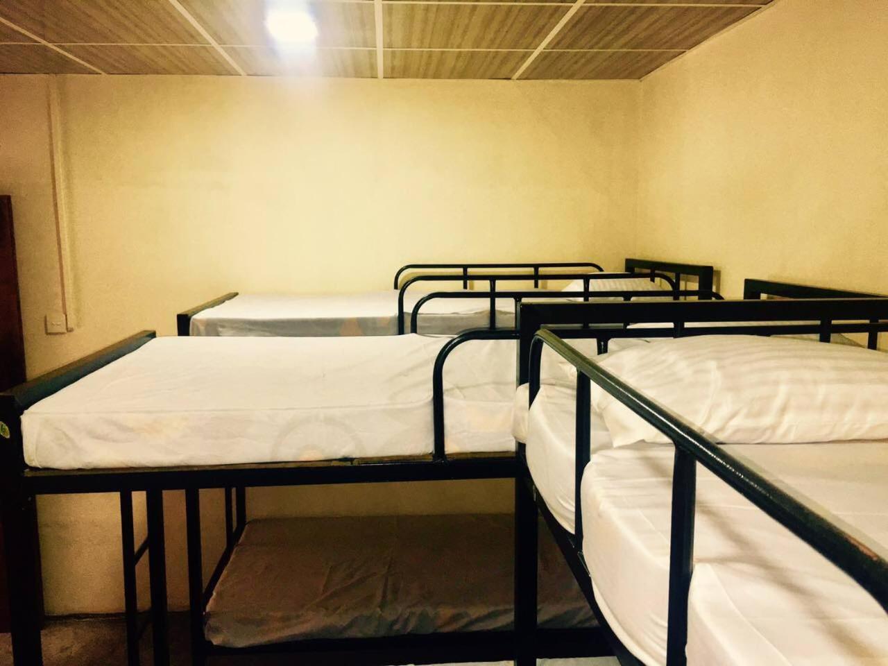 J Hostel Kandy Bagian luar foto