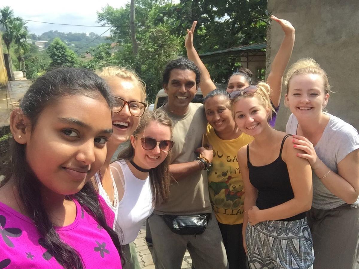 J Hostel Kandy Bagian luar foto