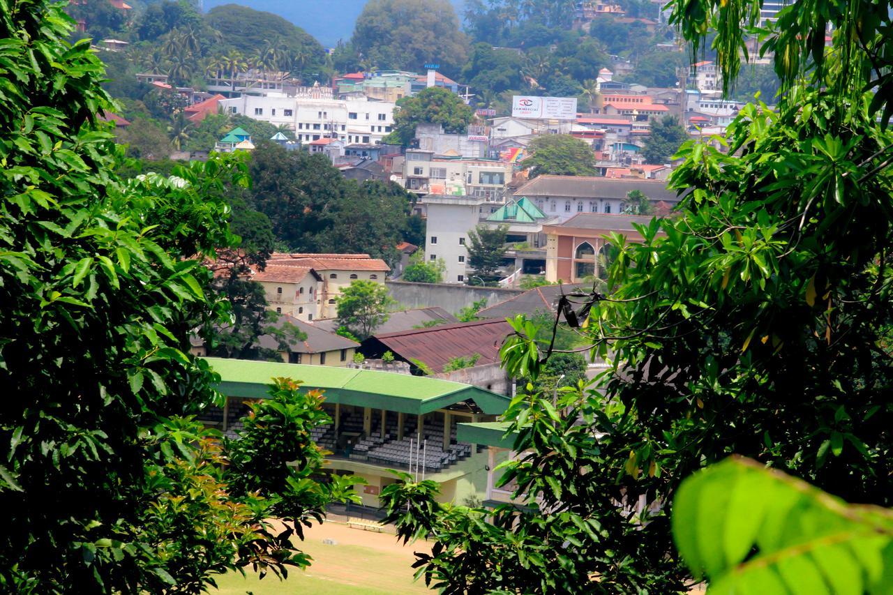 J Hostel Kandy Bagian luar foto