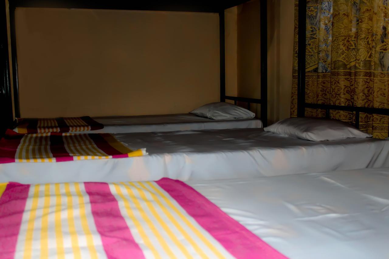 J Hostel Kandy Bagian luar foto