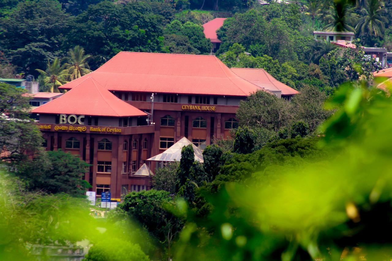 J Hostel Kandy Bagian luar foto