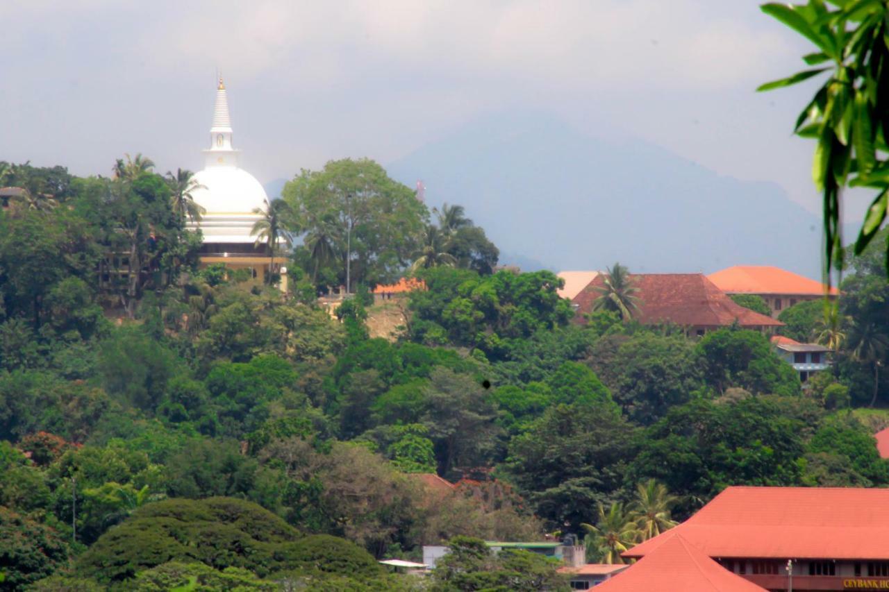 J Hostel Kandy Bagian luar foto